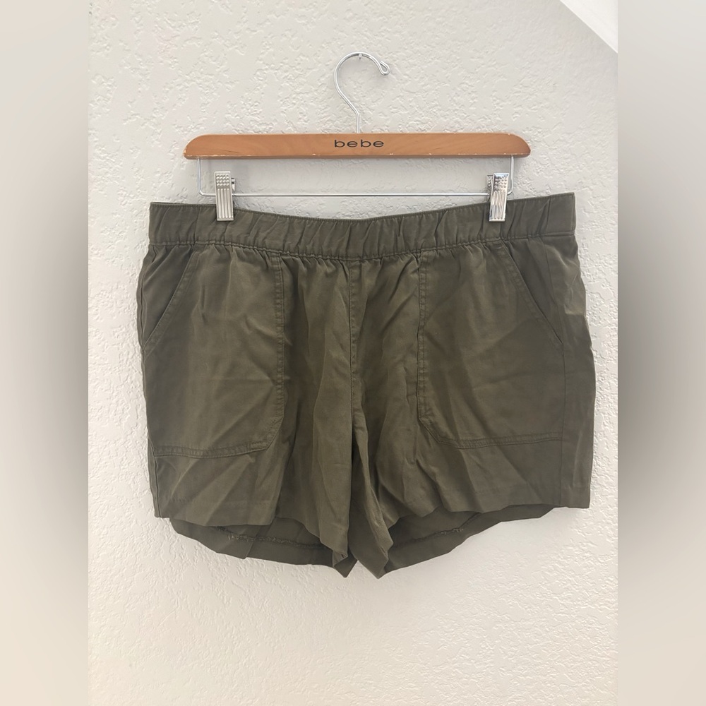 Old Navy olive utility shorts